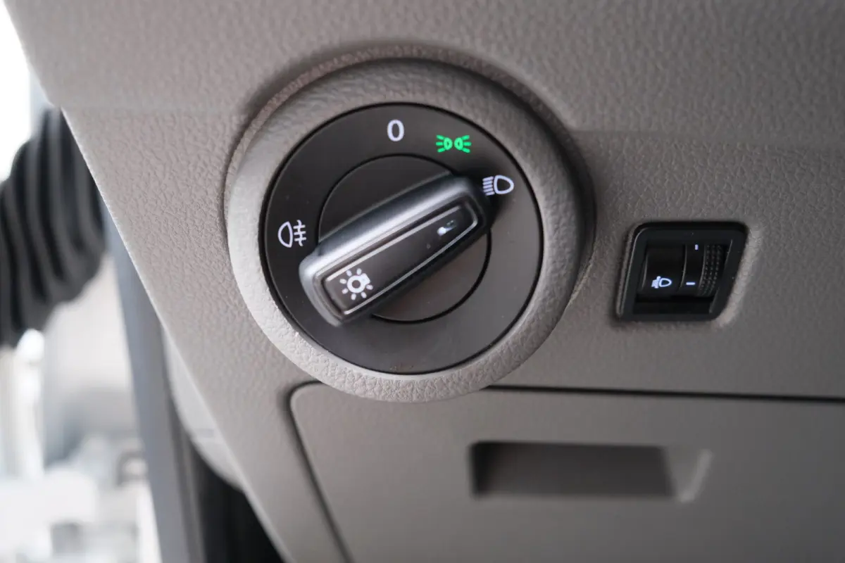 2.0 TDI L1H1 26 - N.A.P. Airco, Cruise, Imperiaal, Carplay, PDC.
