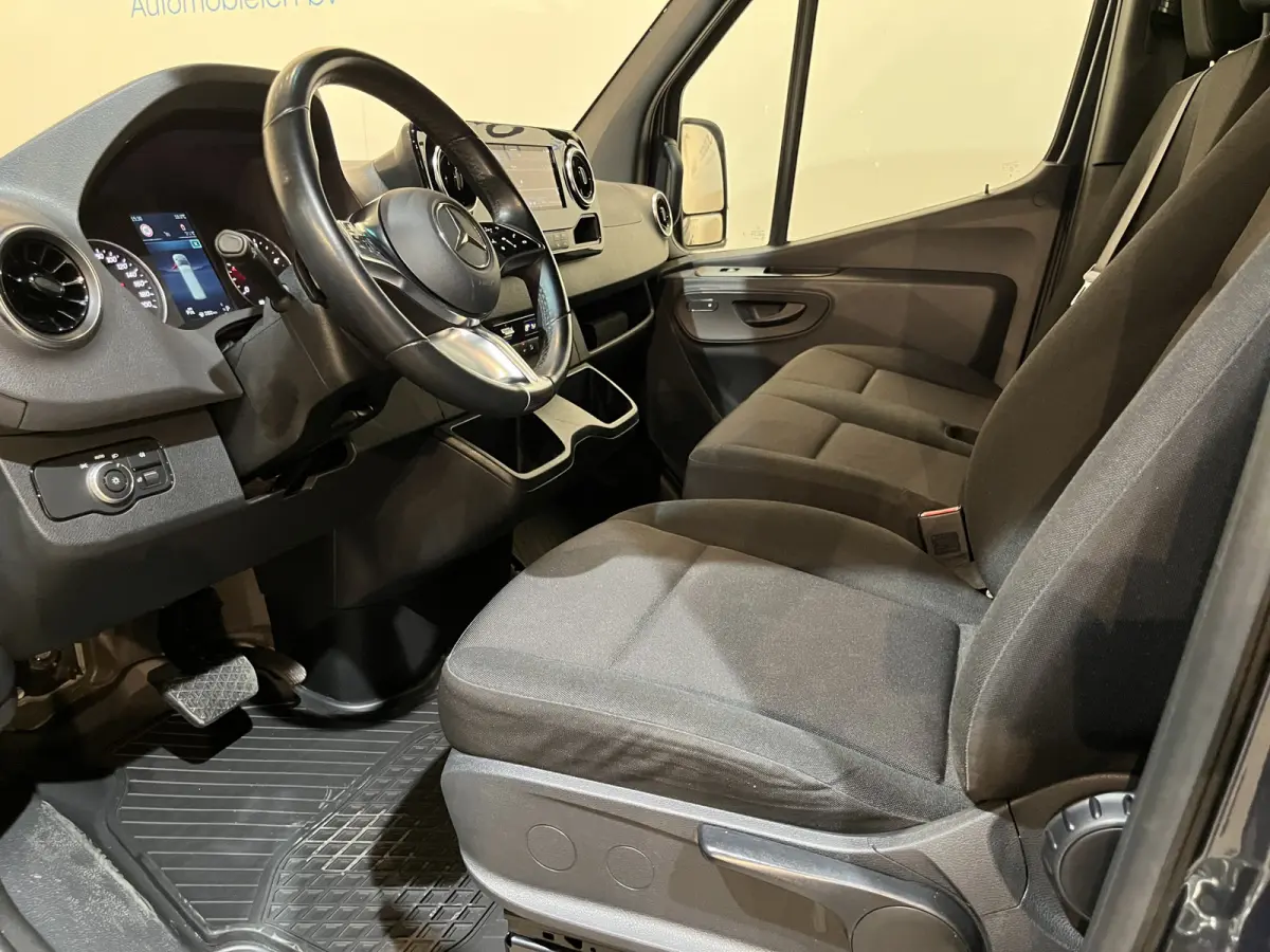 317 CDI L3 RWD Automaat / Euro 6 / LED / Airco / Adap. Cruise Control / Camera / Trekhaak / CarPlay / Navigatie / 3-Zits / 46.200 KM !!