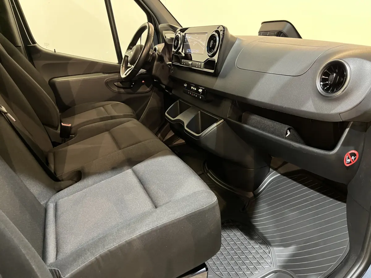 317 CDI L3 RWD Automaat / Euro 6 / LED / Airco / Adap. Cruise Control / Camera / Trekhaak / CarPlay / Navigatie / 3-Zits / 46.200 KM !!