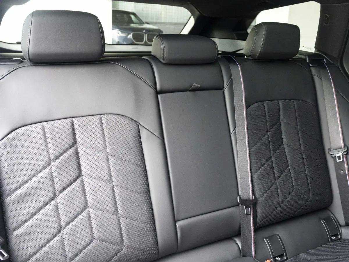 550e xDrive | M Sportpakket Pro | Comfort Access | Driving Assistant Professional | Head Up Display | Harman Kardon | 21 inch | Trekhaak