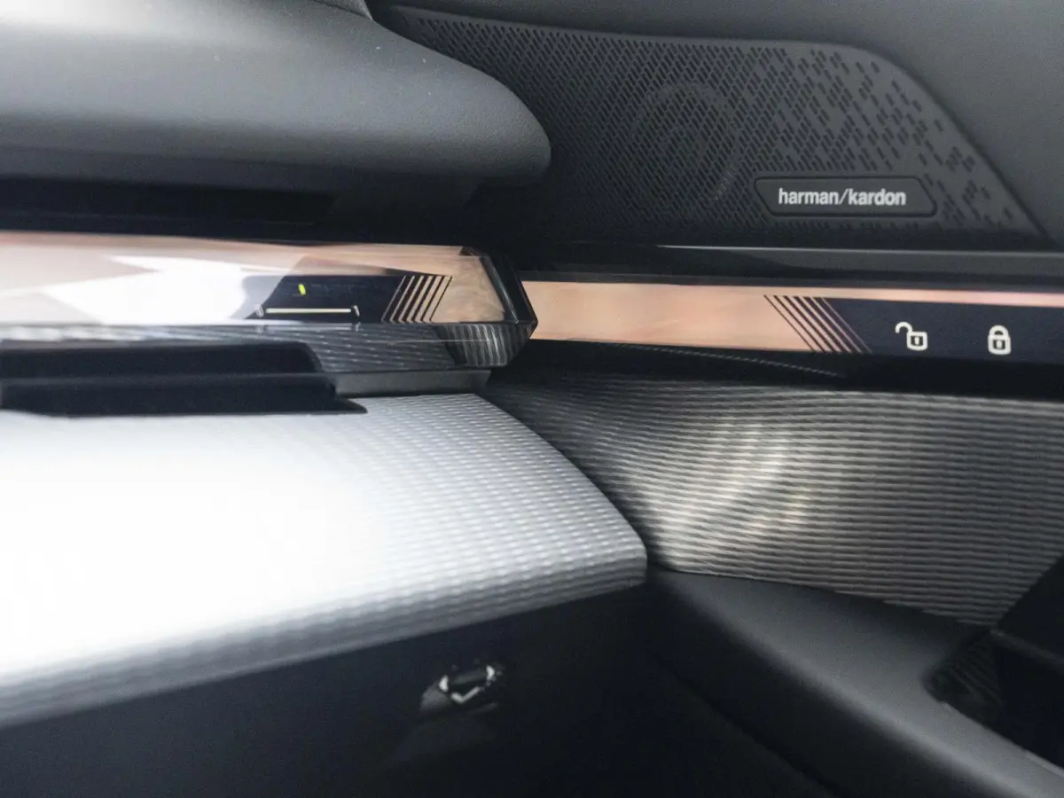 550e xDrive | M Sportpakket Pro | Comfort Access | Driving Assistant Professional | Head Up Display | Harman Kardon | 21 inch | Trekhaak