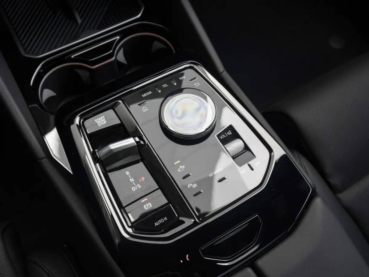 550e xDrive | M Sportpakket Pro | Comfort Access | Driving Assistant Professional | Head Up Display | Harman Kardon | 21 inch | Trekhaak
