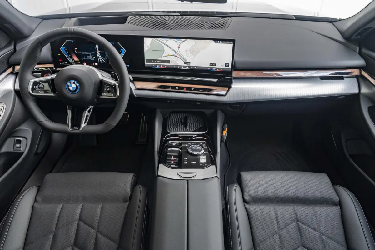 550e xDrive | M Sportpakket Pro | Comfort Access | Driving Assistant Professional | Head Up Display | Harman Kardon | 21 inch | Trekhaak