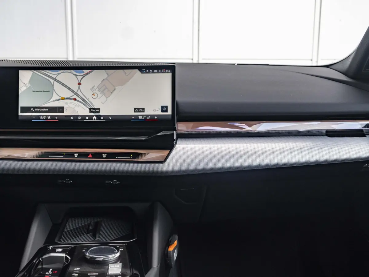 550e xDrive | M Sportpakket Pro | Comfort Access | Driving Assistant Professional | Head Up Display | Harman Kardon | 21 inch | Trekhaak