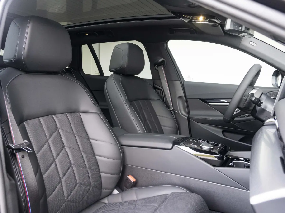 550e xDrive | M Sportpakket Pro | Comfort Access | Driving Assistant Professional | Head Up Display | Harman Kardon | 21 inch | Trekhaak