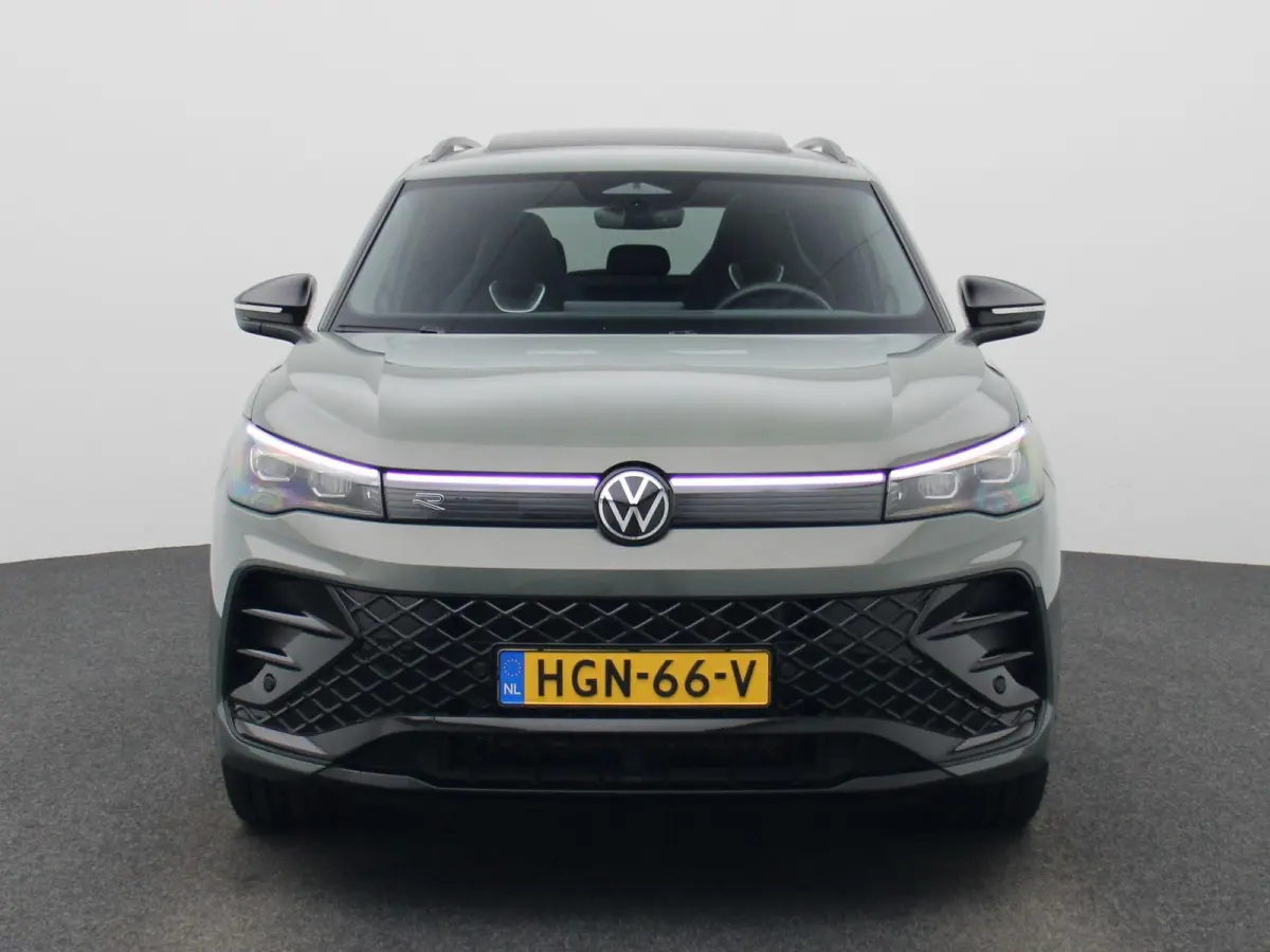 1.5 eHybrid R-Line Edition 204 PK| Origineel Nederlands | 1e Eigenaar | Panoramadak | Navigatie | Achteruitrijcamera | Black Style | Digitale Cockpit Pro | 20 Inch Velgen | Sfeerverlichting
