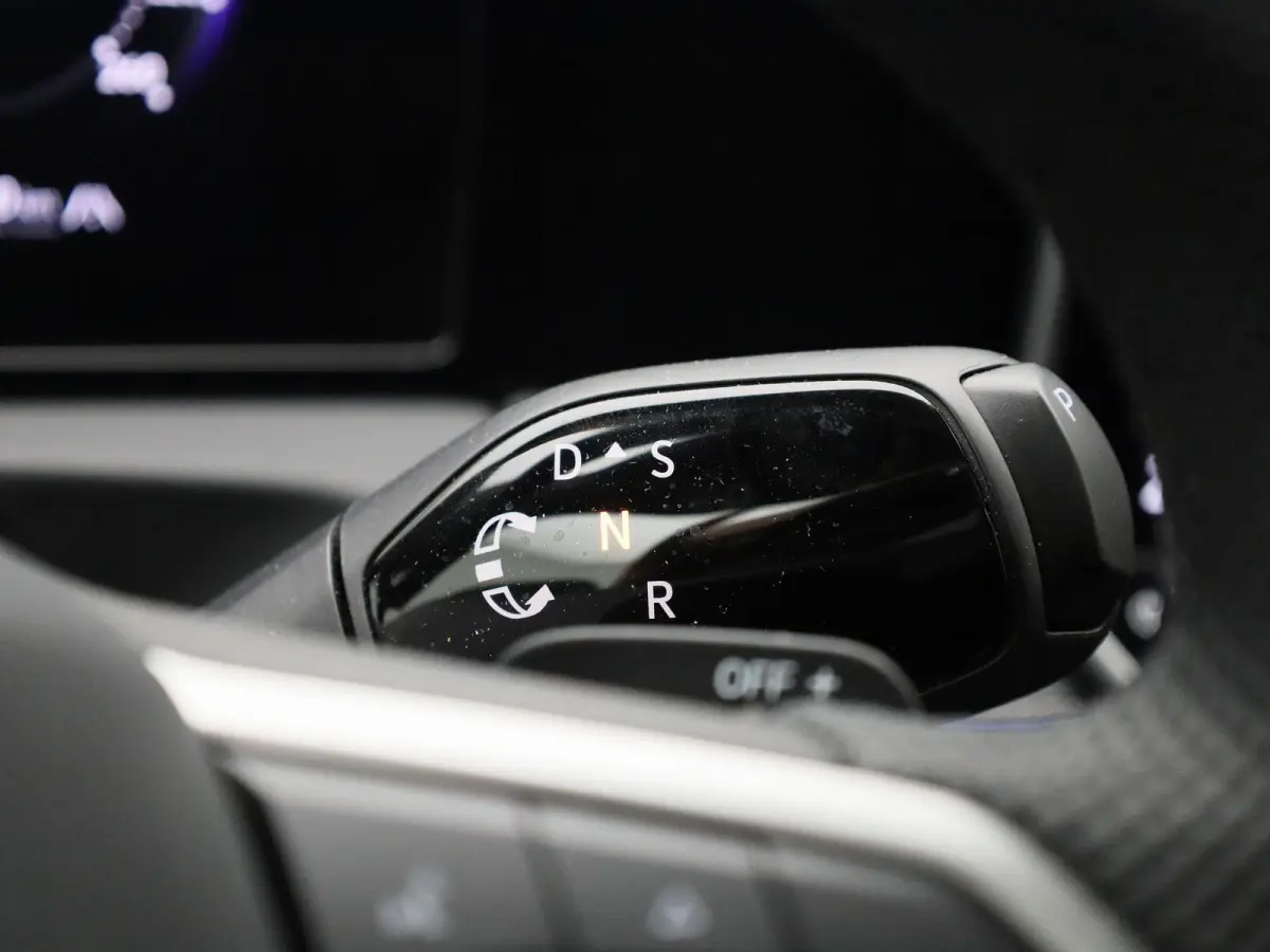 1.5 eHybrid R-Line Edition 204 PK| Origineel Nederlands | 1e Eigenaar | Panoramadak | Navigatie | Achteruitrijcamera | Black Style | Digitale Cockpit Pro | 20 Inch Velgen | Sfeerverlichting