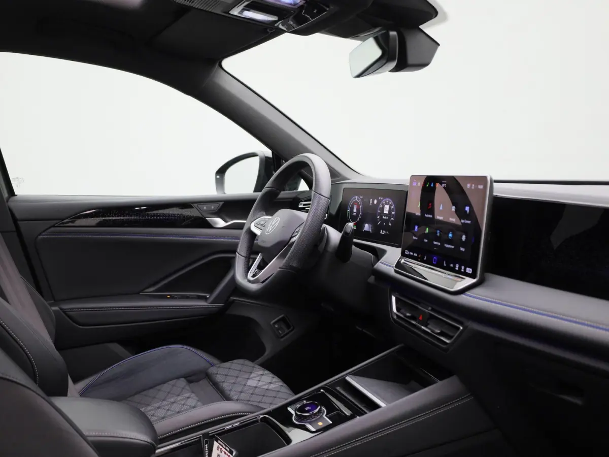 1.5 eHybrid R-Line Edition 204 PK| Origineel Nederlands | 1e Eigenaar | Panoramadak | Navigatie | Achteruitrijcamera | Black Style | Digitale Cockpit Pro | 20 Inch Velgen | Sfeerverlichting