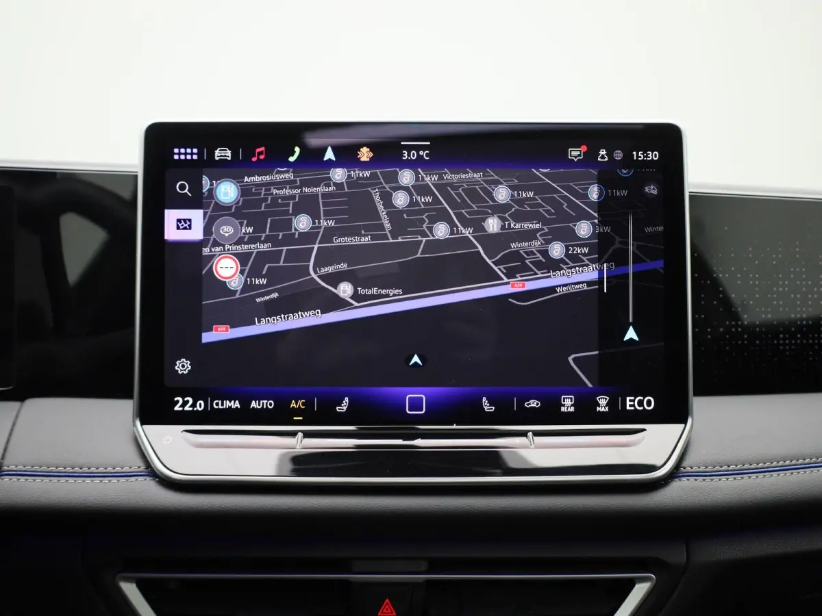1.5 eHybrid R-Line Edition 204 PK| Origineel Nederlands | 1e Eigenaar | Panoramadak | Navigatie | Achteruitrijcamera | Black Style | Digitale Cockpit Pro | 20 Inch Velgen | Sfeerverlichting