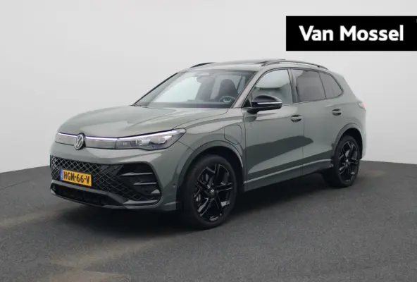 1.5 eHybrid R-Line Edition 204 PK| Origineel Nederlands | 1e Eigenaar | Panoramadak | Navigatie | Achteruitrijcamera | Black Style | Digitale Cockpit Pro | 20 Inch Velgen | Sfeerverlichting