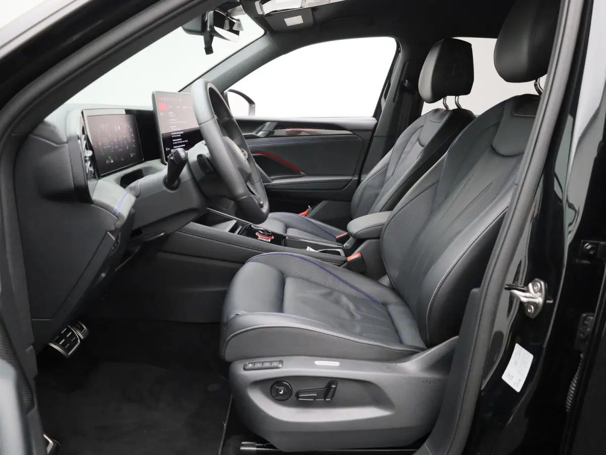 1.5 eHybrid R-Line Edition 204 PK| Origineel Nederlands | Trekhaak | LEDER Interieur | 360 Camera | Stoelventilatie | Stuurwielverwarming | Stoelverwarming