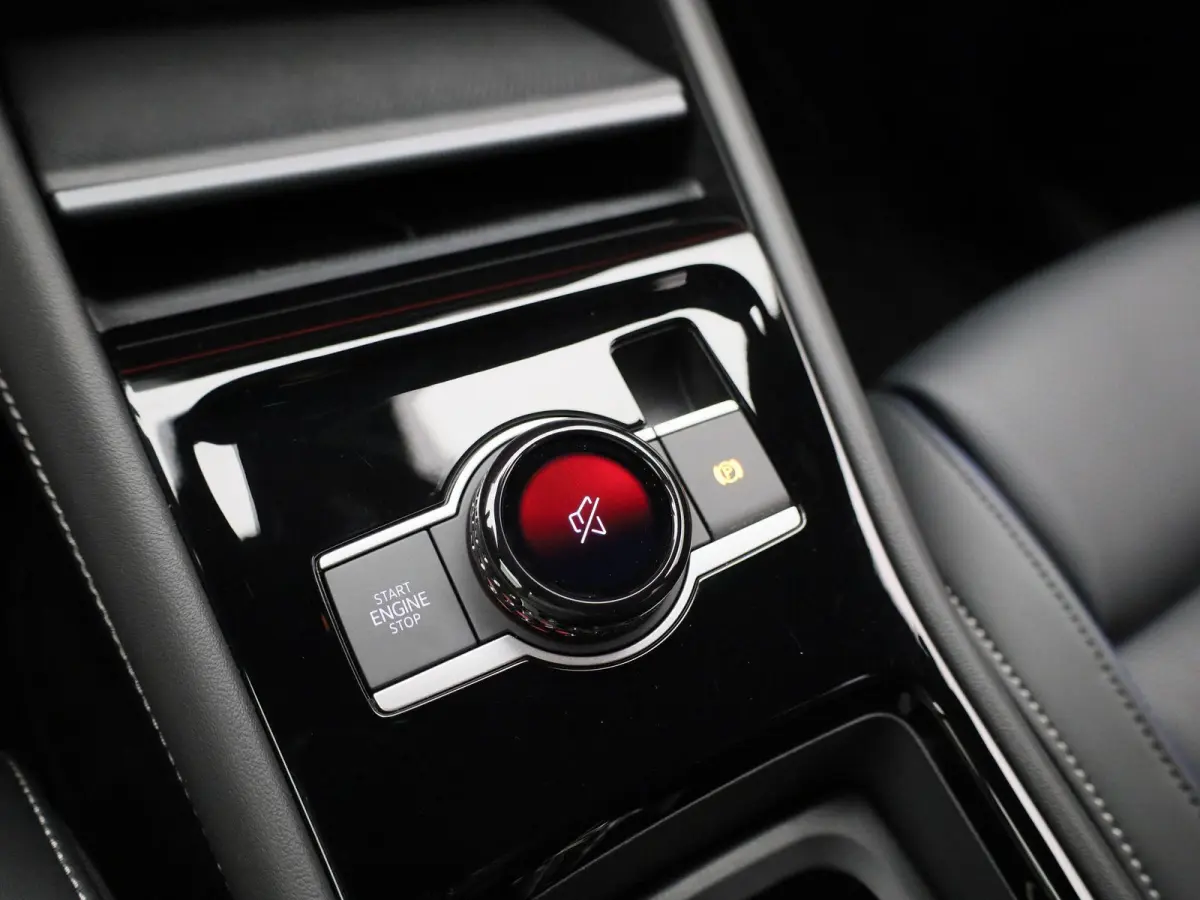 1.5 eHybrid R-Line Edition 204 PK| Origineel Nederlands | Trekhaak | LEDER Interieur | 360 Camera | Stoelventilatie | Stuurwielverwarming | Stoelverwarming