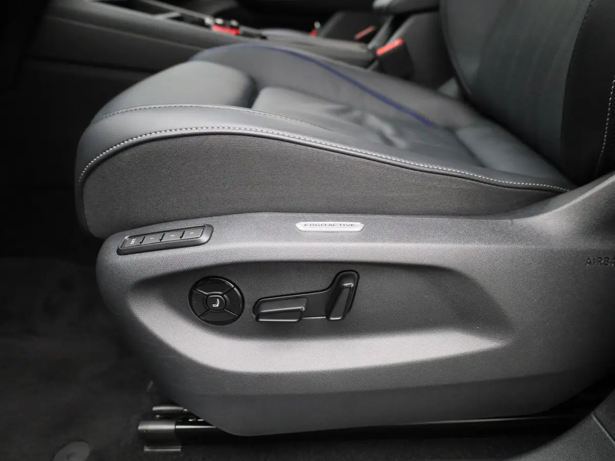 1.5 eHybrid R-Line Edition 204 PK| Origineel Nederlands | Trekhaak | LEDER Interieur | 360 Camera | Stoelventilatie | Stuurwielverwarming | Stoelverwarming