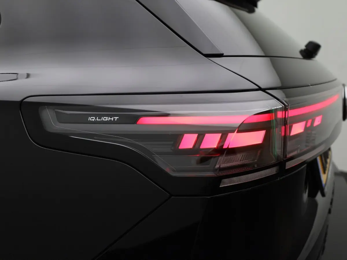 1.5 eHybrid R-Line Edition 204 PK| Origineel Nederlands | Trekhaak | LEDER Interieur | 360 Camera | Stoelventilatie | Stuurwielverwarming | Stoelverwarming
