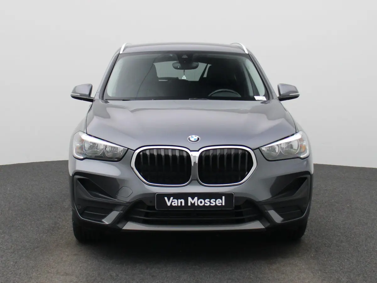 sDrive18i Business Edition Plus | Automaat | LMV | Trekhaak | Parkeer sensoren | Virtual cockpit | Navigatie | Stoel verwarming | Climate control | Navigatie | Elec. achterklep | Leder | Blu