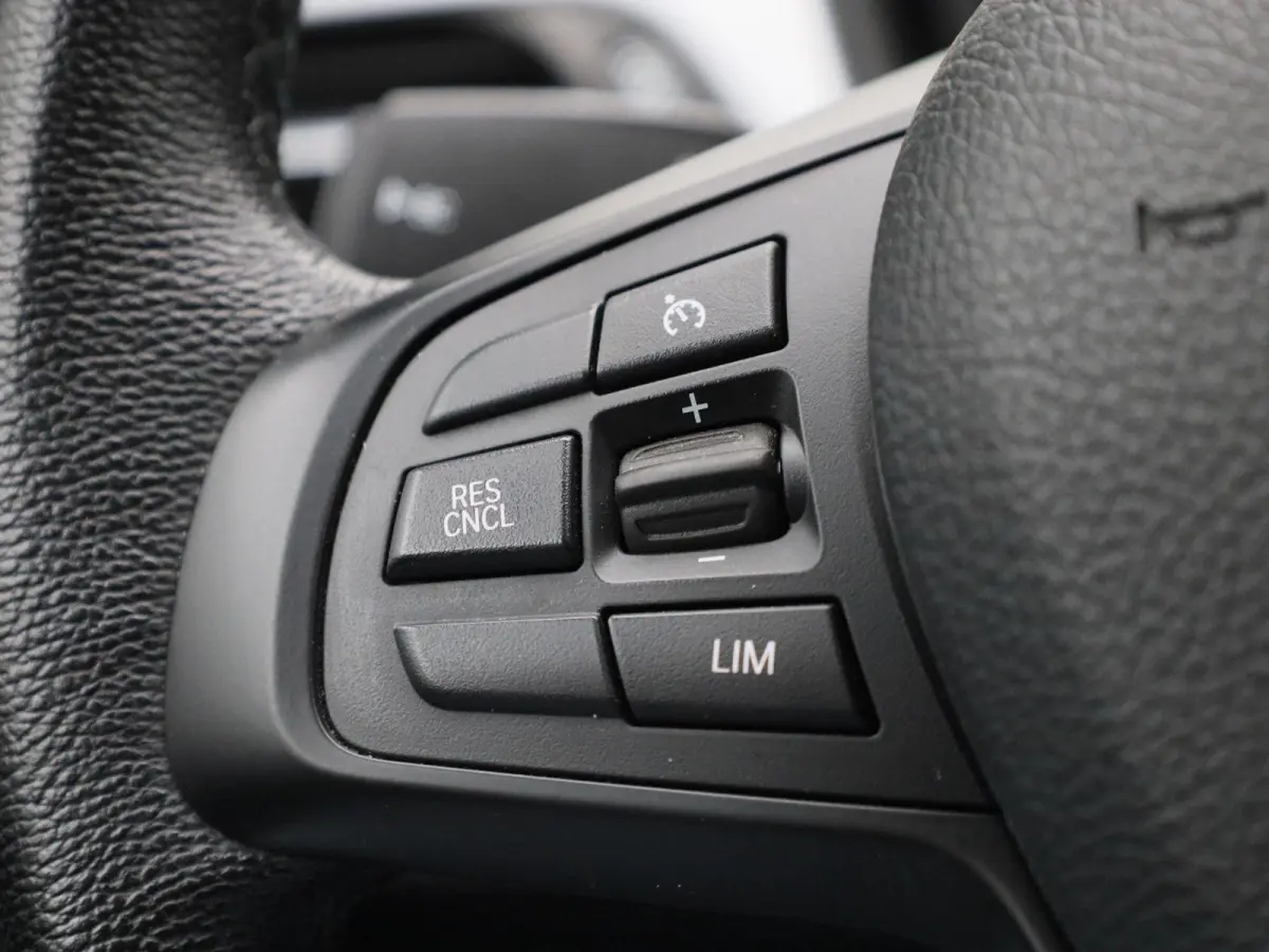sDrive18i Business Edition Plus | Automaat | LMV | Trekhaak | Parkeer sensoren | Virtual cockpit | Navigatie | Stoel verwarming | Climate control | Navigatie | Elec. achterklep | Leder | Blu