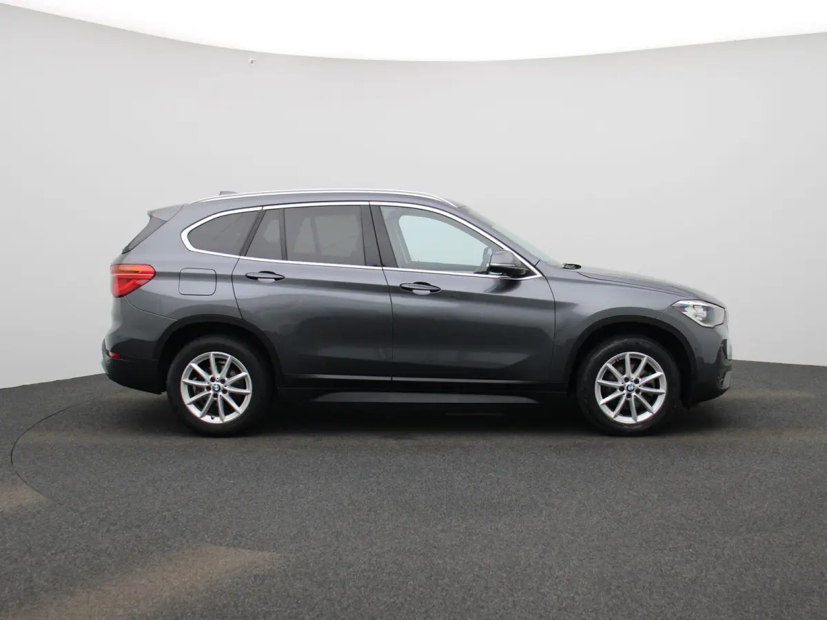 sDrive18i Business Edition Plus | Automaat | LMV | Trekhaak | Parkeer sensoren | Virtual cockpit | Navigatie | Stoel verwarming | Climate control | Navigatie | Elec. achterklep | Leder | Blu