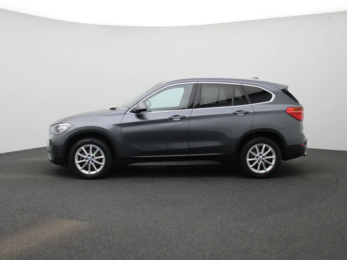 sDrive18i Business Edition Plus | Automaat | LMV | Trekhaak | Parkeer sensoren | Virtual cockpit | Navigatie | Stoel verwarming | Climate control | Navigatie | Elec. achterklep | Leder | Blu
