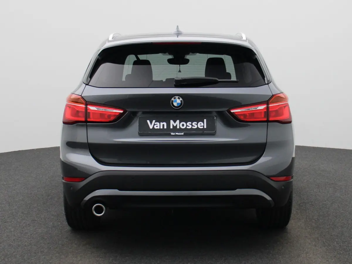 sDrive18i Business Edition Plus | Automaat | LMV | Trekhaak | Parkeer sensoren | Virtual cockpit | Navigatie | Stoel verwarming | Climate control | Navigatie | Elec. achterklep | Leder | Blu
