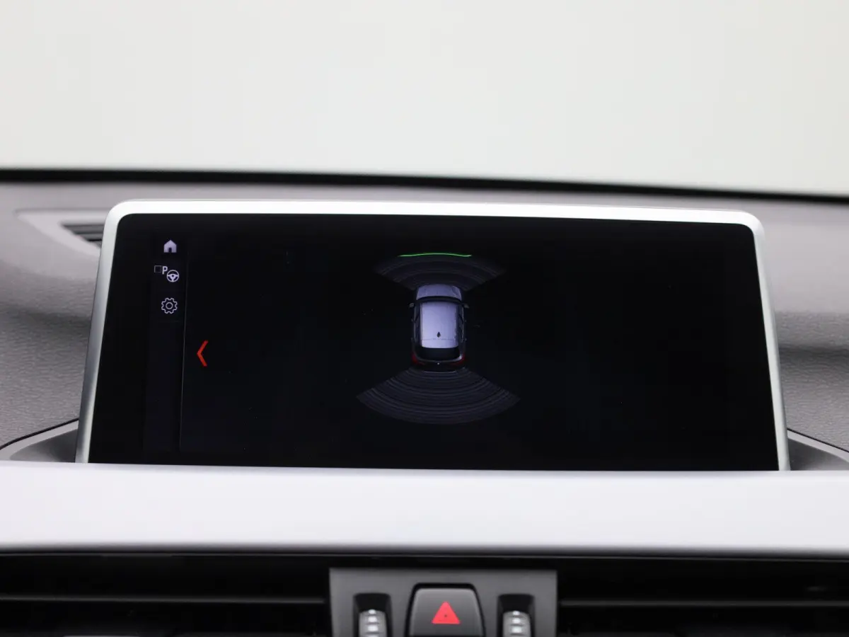 sDrive18i Business Edition Plus | Automaat | LMV | Trekhaak | Parkeer sensoren | Virtual cockpit | Navigatie | Stoel verwarming | Climate control | Navigatie | Elec. achterklep | Leder | Blu