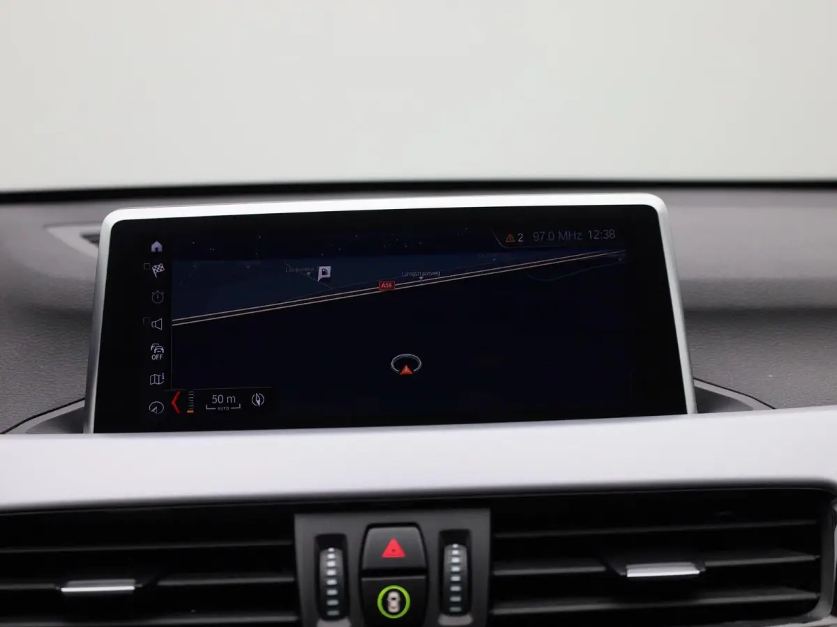 sDrive18i Business Edition Plus | Automaat | LMV | Trekhaak | Parkeer sensoren | Virtual cockpit | Navigatie | Stoel verwarming | Climate control | Navigatie | Elec. achterklep | Leder | Blu
