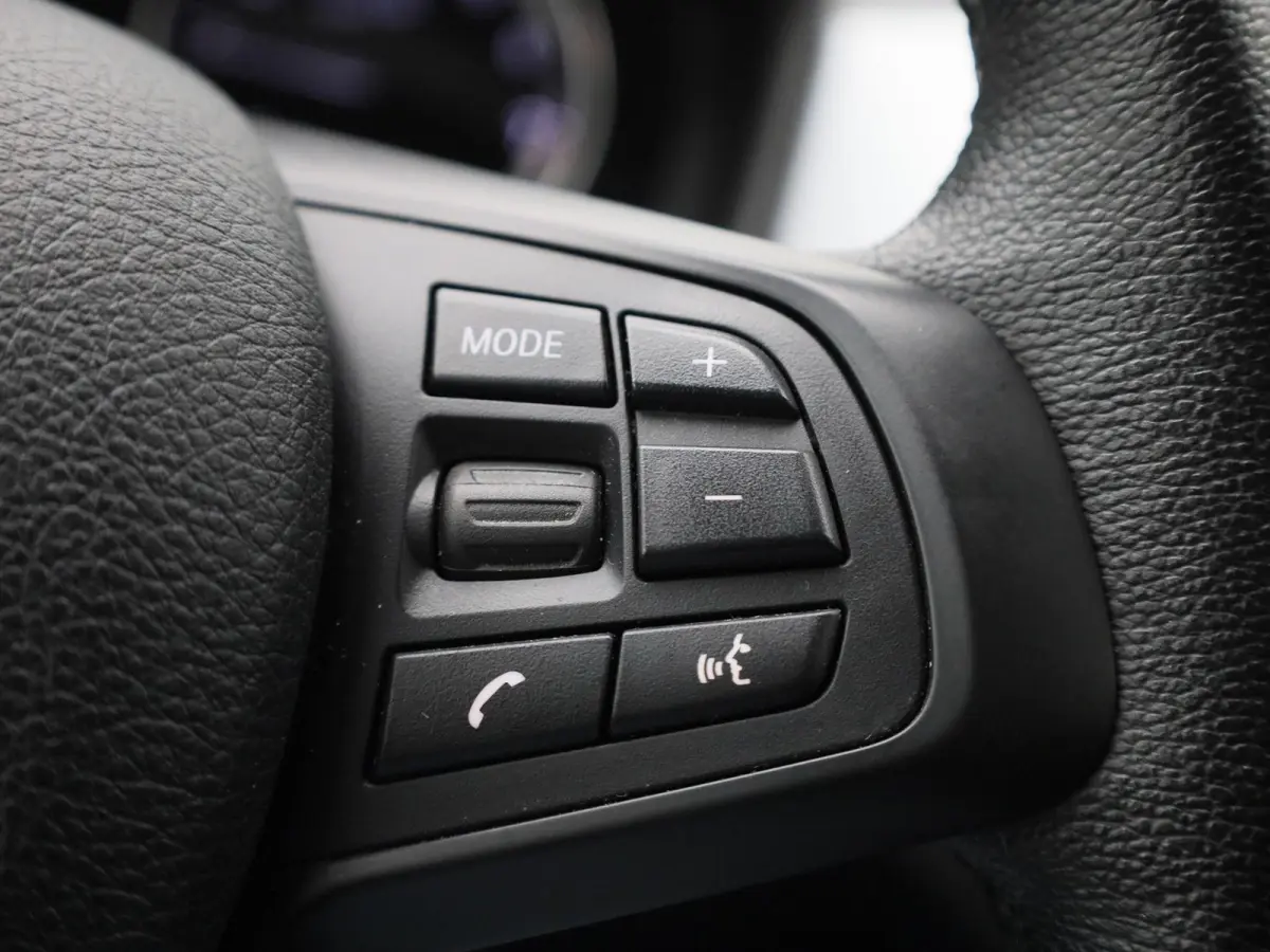sDrive18i Business Edition Plus | Automaat | LMV | Trekhaak | Parkeer sensoren | Virtual cockpit | Navigatie | Stoel verwarming | Climate control | Navigatie | Elec. achterklep | Leder | Blu
