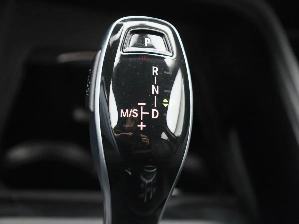 sDrive18i Business Edition Plus | Automaat | LMV | Trekhaak | Parkeer sensoren | Virtual cockpit | Navigatie | Stoel verwarming | Climate control | Navigatie | Elec. achterklep | Leder | Blu