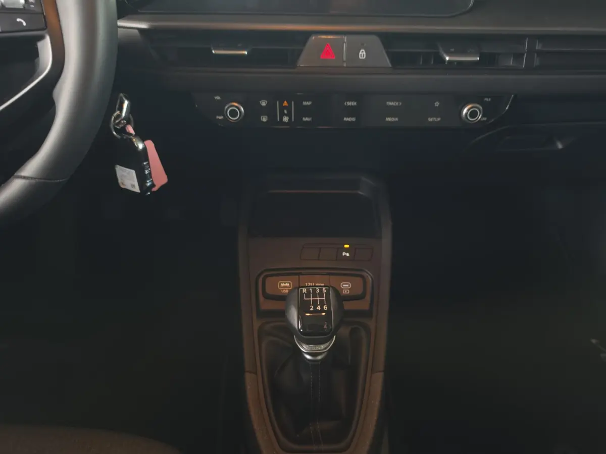 1.0 T-GDi MHEV ComfortLine | Navigatie | Cruise control | Parkeercamera  | LM-Velgen | Parkeersensoren voor + achter
