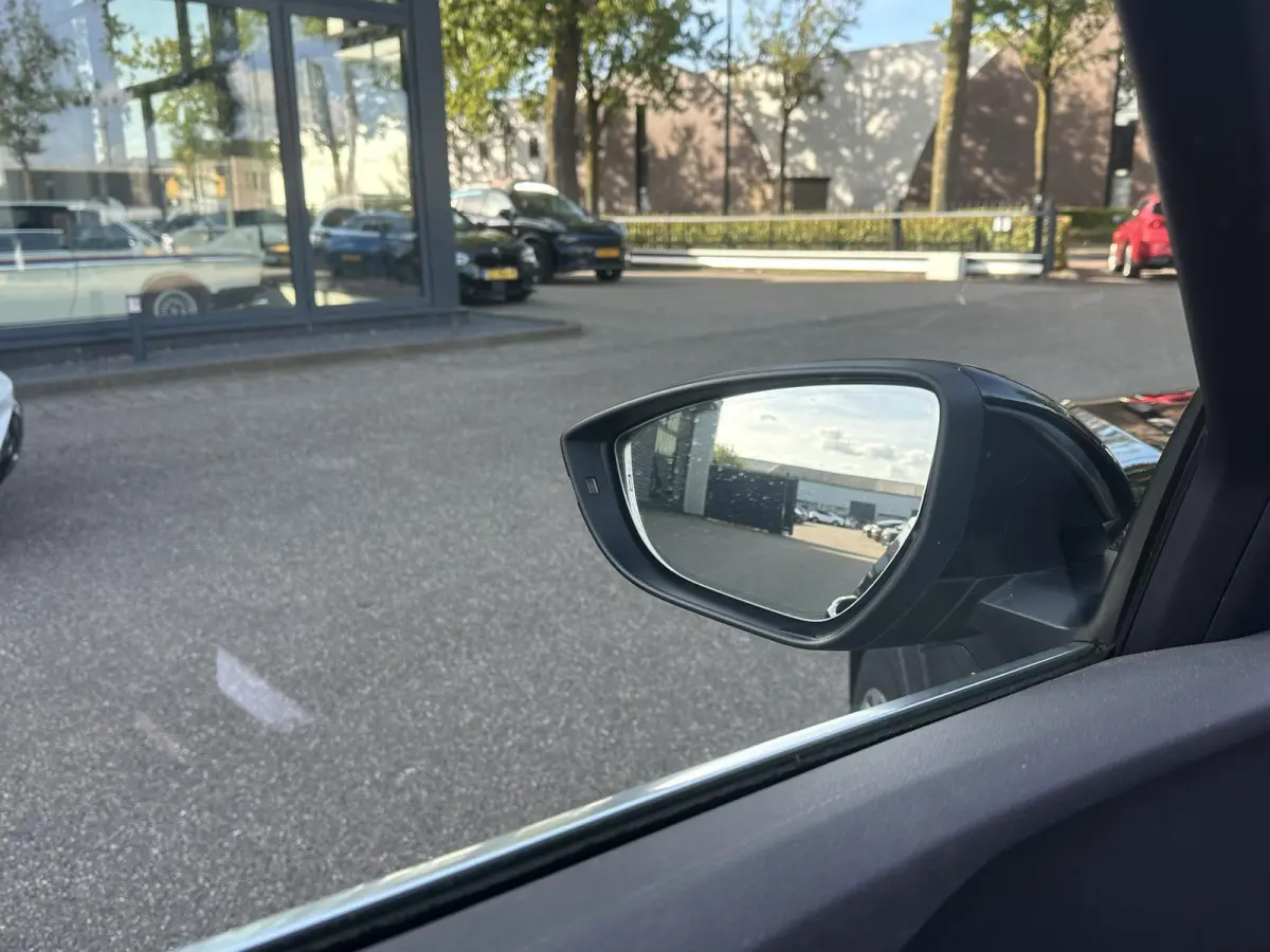 55 quattro Advanced edition Plus 95 kWh SOH 93% | MEM. STOEL | ELEK. STOELEN | ACHTERUITRIJ CAMERA | STOEL VERWARMING | 21'' WIELEN | RIJKLAAR MET 12 MND BOVAG GARANTIE | AFNM. TREKHAAK | PA