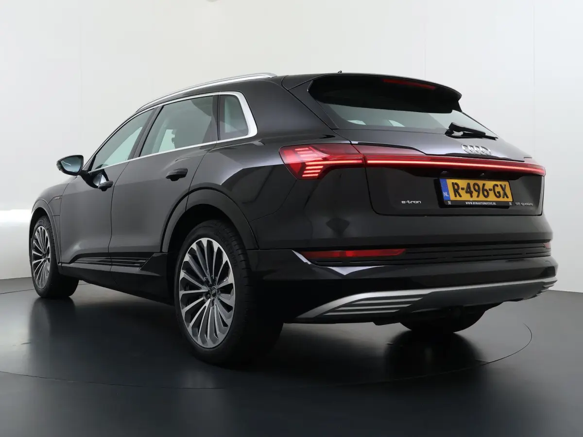 55 quattro Advanced edition Plus 95 kWh SOH 93% | MEM. STOEL | ELEK. STOELEN | ACHTERUITRIJ CAMERA | STOEL VERWARMING | 21'' WIELEN | RIJKLAAR MET 12 MND BOVAG GARANTIE | AFNM. TREKHAAK | PA