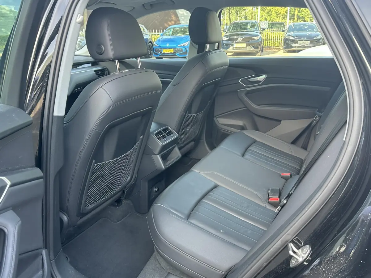 55 quattro Advanced edition Plus 95 kWh SOH 93% | MEM. STOEL | ELEK. STOELEN | ACHTERUITRIJ CAMERA | STOEL VERWARMING | 21'' WIELEN | RIJKLAAR MET 12 MND BOVAG GARANTIE | AFNM. TREKHAAK | PA
