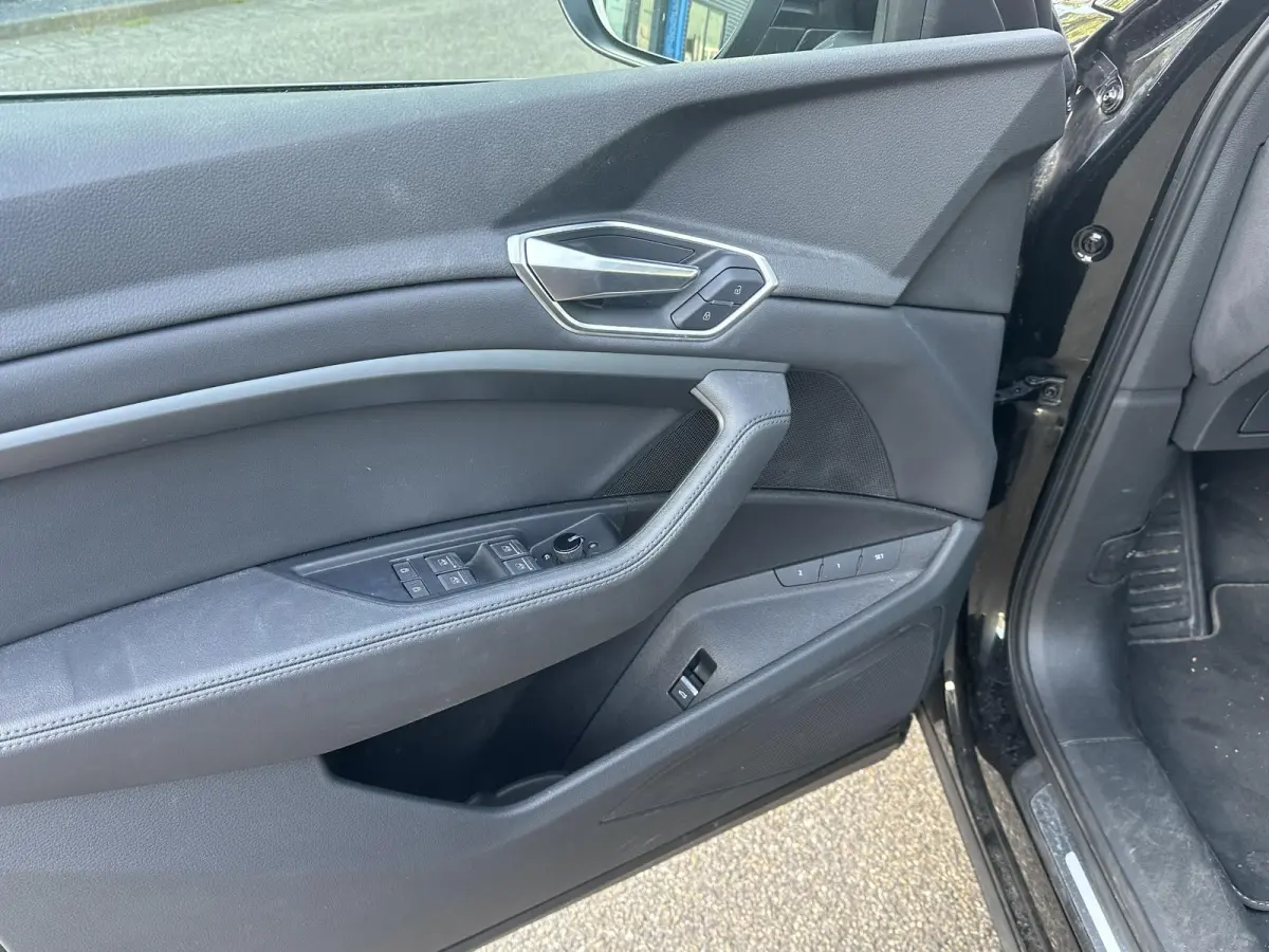 55 quattro Advanced edition Plus 95 kWh SOH 93% | MEM. STOEL | ELEK. STOELEN | ACHTERUITRIJ CAMERA | STOEL VERWARMING | 21'' WIELEN | RIJKLAAR MET 12 MND BOVAG GARANTIE | AFNM. TREKHAAK | PA