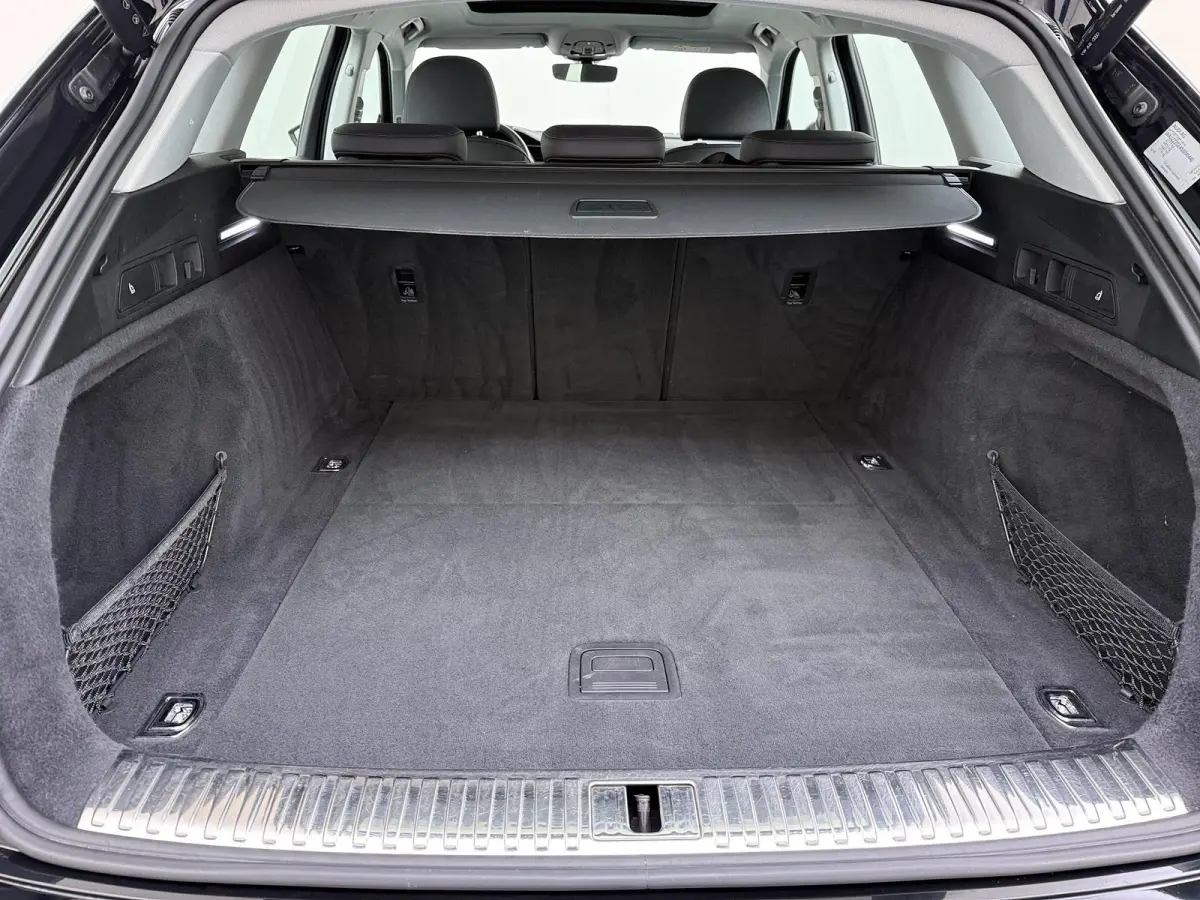 55 quattro Advanced edition Plus 95 kWh SOH 93% | MEM. STOEL | ELEK. STOELEN | ACHTERUITRIJ CAMERA | STOEL VERWARMING | 21'' WIELEN | RIJKLAAR MET 12 MND BOVAG GARANTIE | AFNM. TREKHAAK | PA