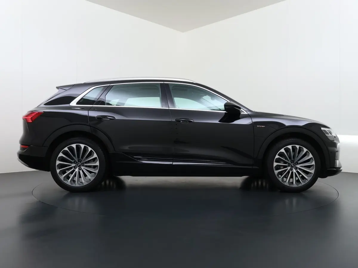 55 quattro Advanced edition Plus 95 kWh SOH 93% | MEM. STOEL | ELEK. STOELEN | ACHTERUITRIJ CAMERA | STOEL VERWARMING | 21'' WIELEN | RIJKLAAR MET 12 MND BOVAG GARANTIE | AFNM. TREKHAAK | PA