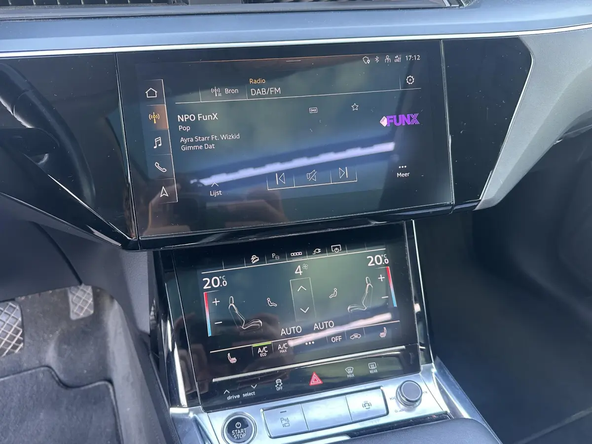55 quattro Advanced edition Plus 95 kWh SOH 93% | MEM. STOEL | ELEK. STOELEN | ACHTERUITRIJ CAMERA | STOEL VERWARMING | 21'' WIELEN | RIJKLAAR MET 12 MND BOVAG GARANTIE | AFNM. TREKHAAK | PA