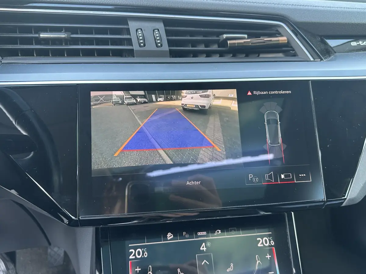 55 quattro Advanced edition Plus 95 kWh SOH 93% | MEM. STOEL | ELEK. STOELEN | ACHTERUITRIJ CAMERA | STOEL VERWARMING | 21'' WIELEN | RIJKLAAR MET 12 MND BOVAG GARANTIE | AFNM. TREKHAAK | PA