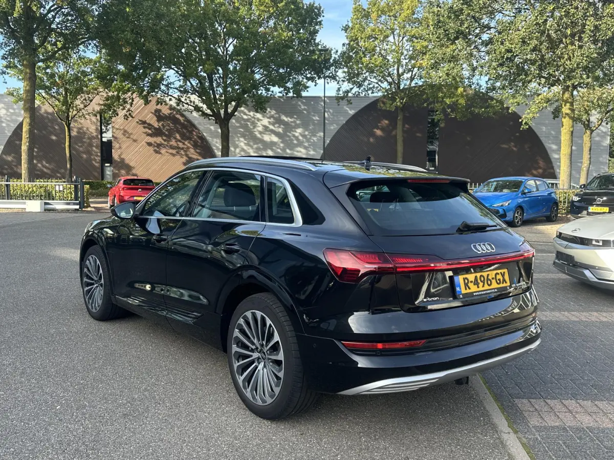 55 quattro Advanced edition Plus 95 kWh SOH 93% | MEM. STOEL | ELEK. STOELEN | ACHTERUITRIJ CAMERA | STOEL VERWARMING | 21'' WIELEN | RIJKLAAR MET 12 MND BOVAG GARANTIE | AFNM. TREKHAAK | PA