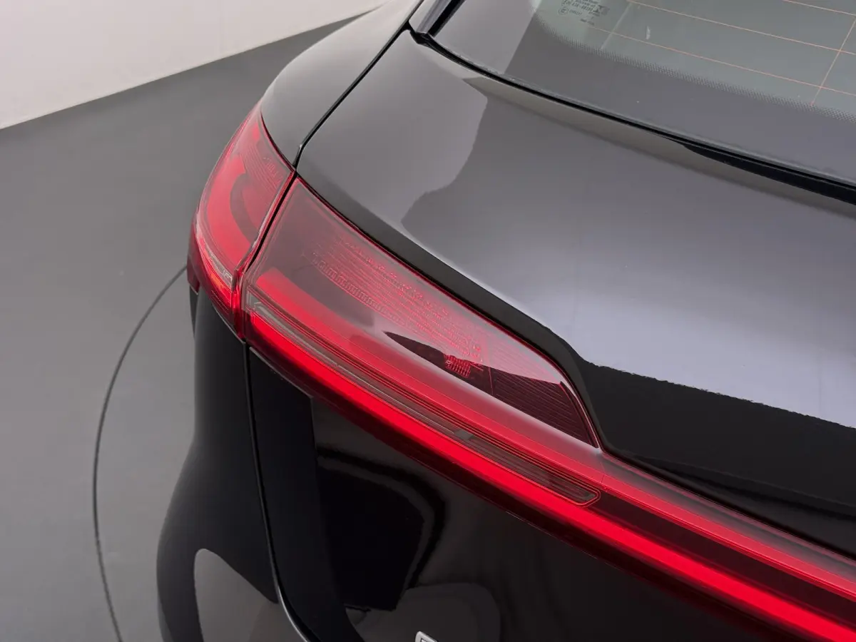 55 quattro Advanced edition Plus 95 kWh SOH 93% | MEM. STOEL | ELEK. STOELEN | ACHTERUITRIJ CAMERA | STOEL VERWARMING | 21'' WIELEN | RIJKLAAR MET 12 MND BOVAG GARANTIE | AFNM. TREKHAAK | PA