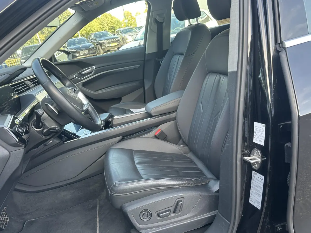 55 quattro Advanced edition Plus 95 kWh SOH 93% | MEM. STOEL | ELEK. STOELEN | ACHTERUITRIJ CAMERA | STOEL VERWARMING | 21'' WIELEN | RIJKLAAR MET 12 MND BOVAG GARANTIE | AFNM. TREKHAAK | PA