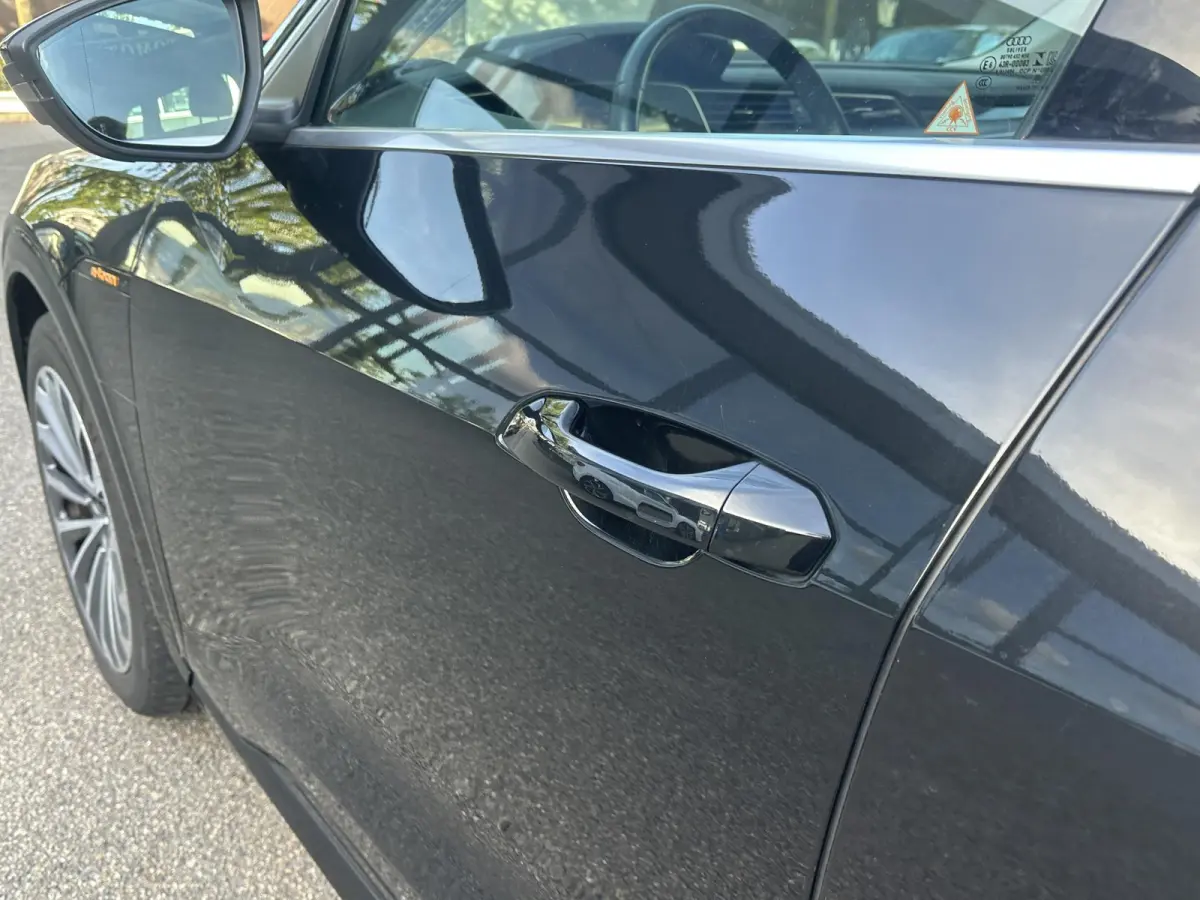 55 quattro Advanced edition Plus 95 kWh SOH 93% | MEM. STOEL | ELEK. STOELEN | ACHTERUITRIJ CAMERA | STOEL VERWARMING | 21'' WIELEN | RIJKLAAR MET 12 MND BOVAG GARANTIE | AFNM. TREKHAAK | PA