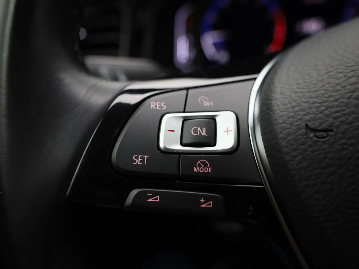1.0 MPI Comfortline | 80 PK | Apple Carplay / Android Auto | Parkeercamera | Panoramadak |