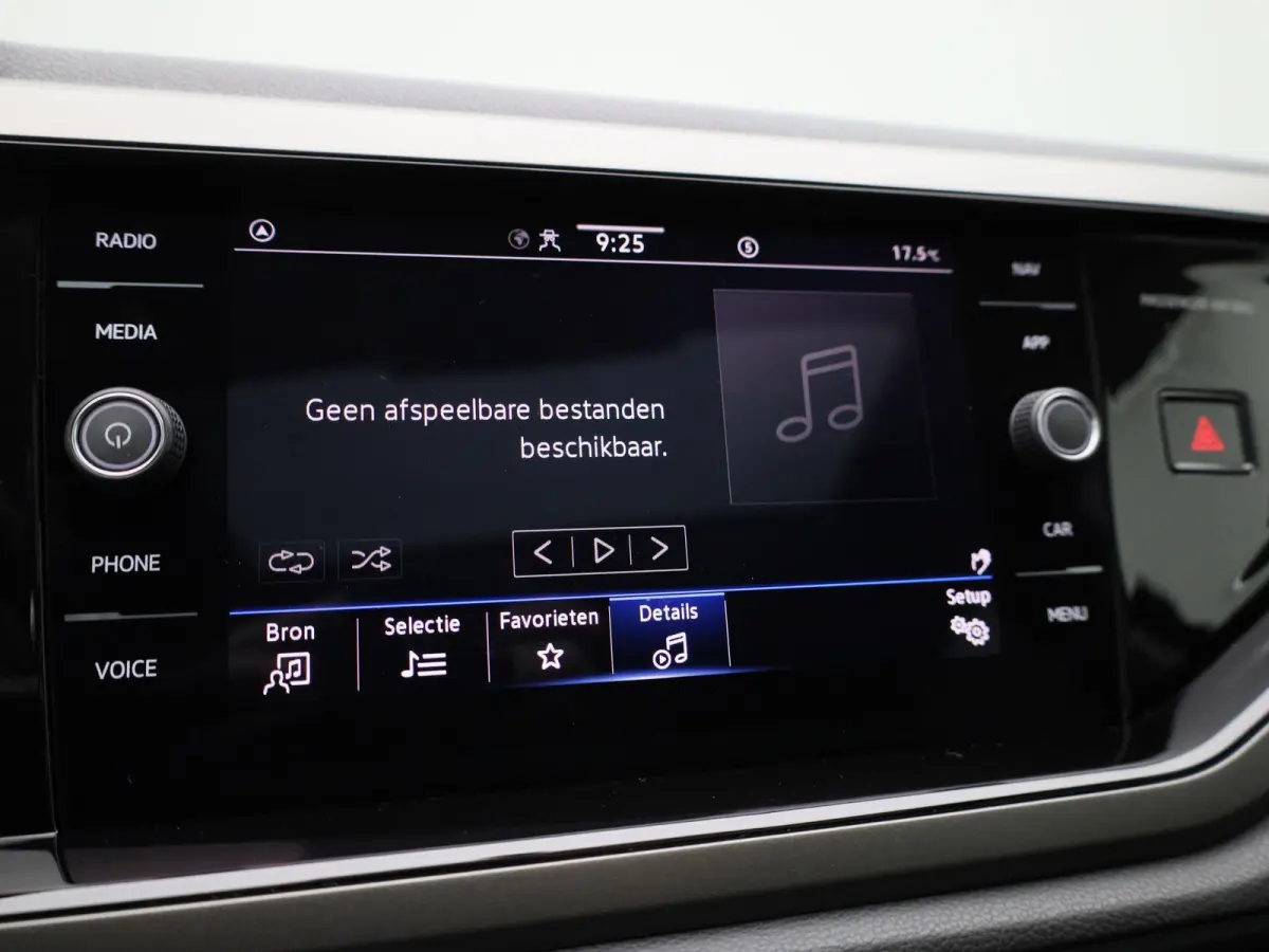 1.0 MPI Comfortline | 80 PK | Apple Carplay / Android Auto | Parkeercamera | Panoramadak |