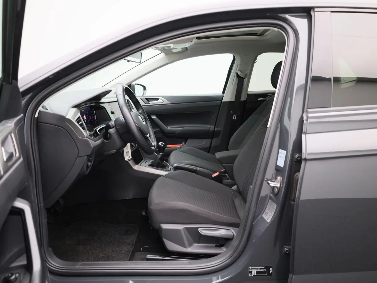 1.0 MPI Comfortline | 80 PK | Apple Carplay / Android Auto | Parkeercamera | Panoramadak |