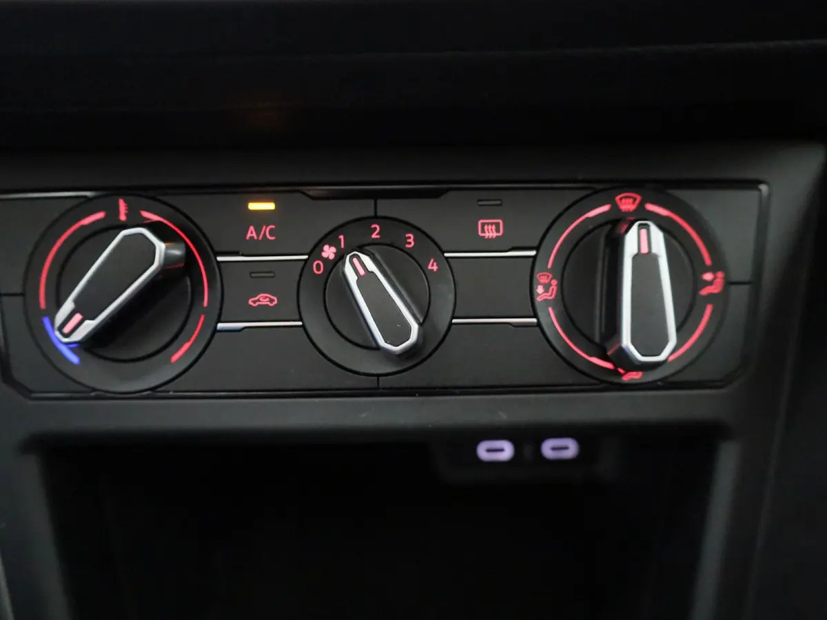 1.0 MPI Comfortline | 80 PK | Apple Carplay / Android Auto | Parkeercamera | Panoramadak |