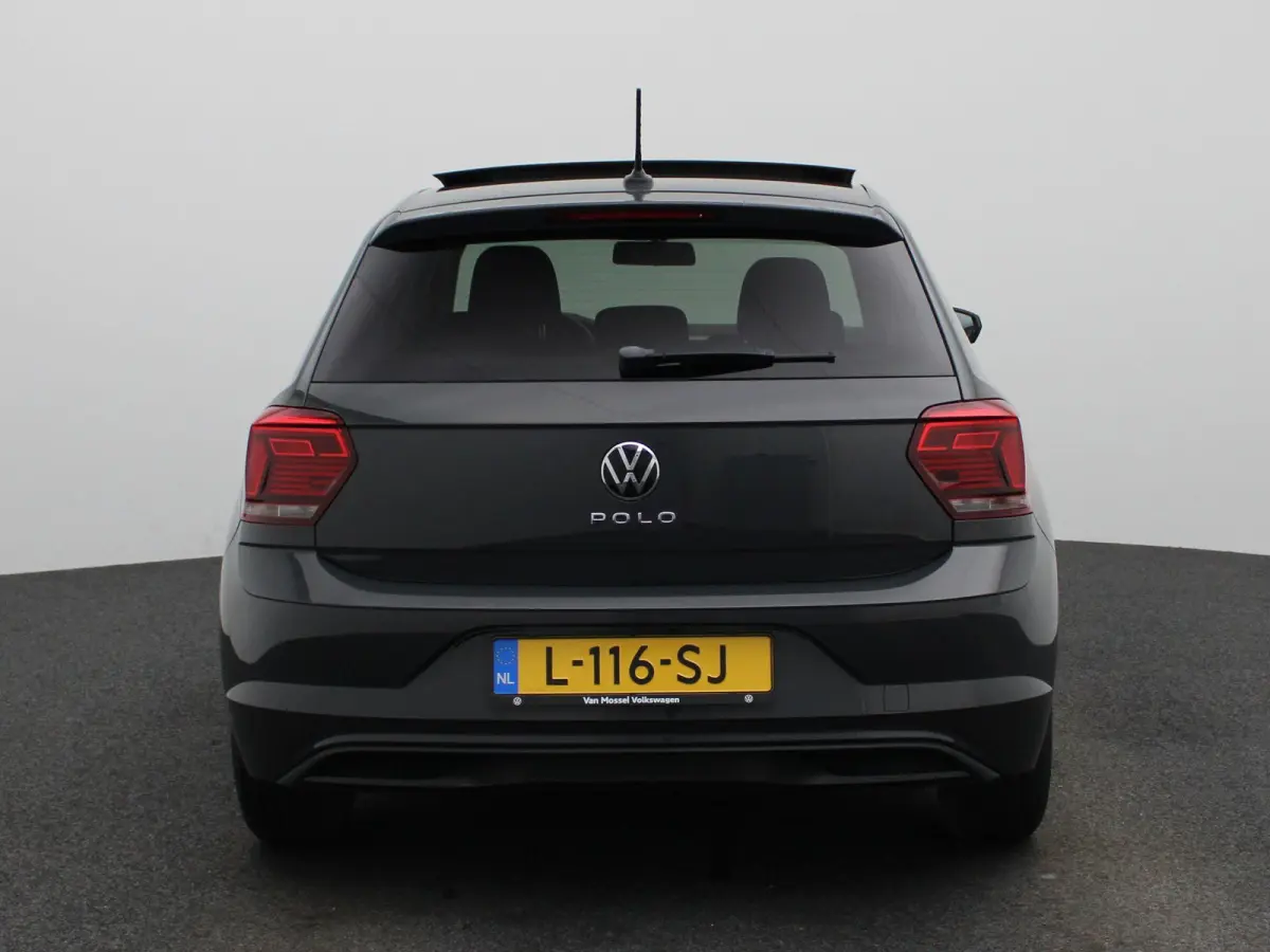 1.0 MPI Comfortline | 80 PK | Apple Carplay / Android Auto | Parkeercamera | Panoramadak |