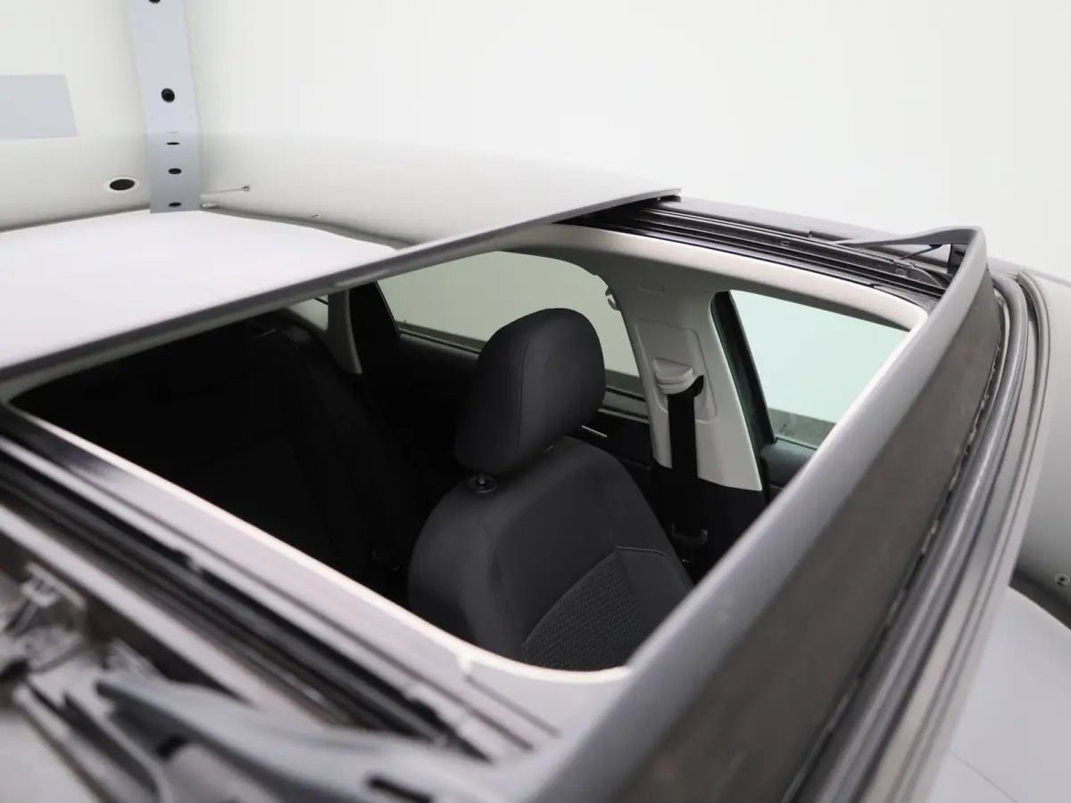 1.0 MPI Comfortline | 80 PK | Apple Carplay / Android Auto | Parkeercamera | Panoramadak |