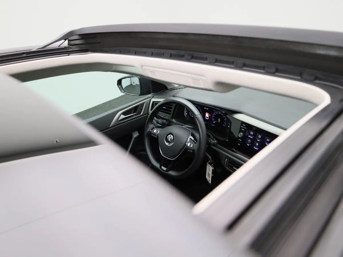 1.0 MPI Comfortline | 80 PK | Apple Carplay / Android Auto | Parkeercamera | Panoramadak |