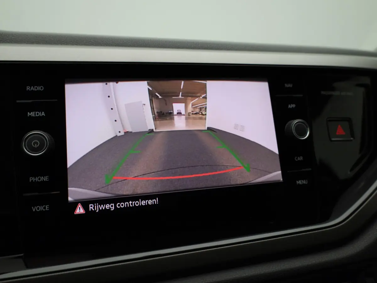 1.0 MPI Comfortline | 80 PK | Apple Carplay / Android Auto | Parkeercamera | Panoramadak |