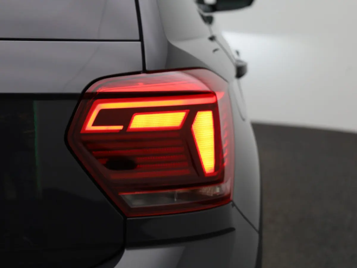 1.0 MPI Comfortline | 80 PK | Apple Carplay / Android Auto | Parkeercamera | Panoramadak |