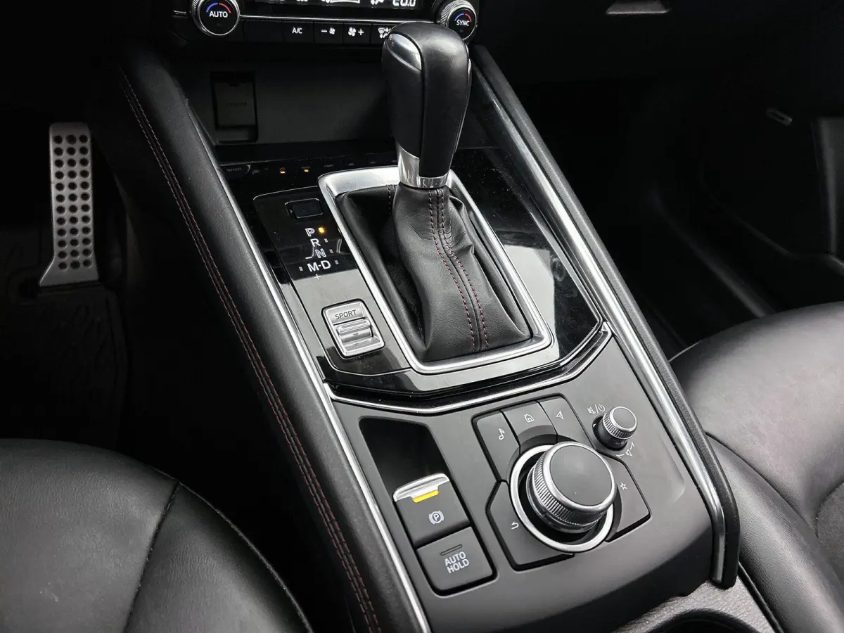 2.5 SkyActiv-G 194 Sportive | Navigatie | Leder | Trekhaak | Camera | Black Pakket | Airco | All-Wheater banden | Panorama dak |